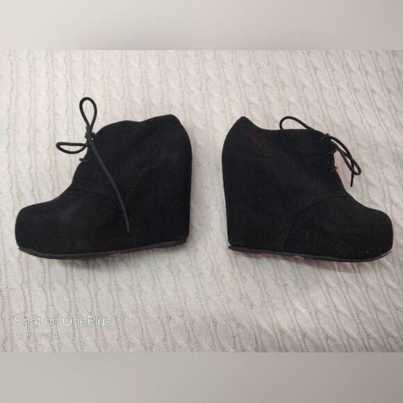 Glaze Bootie Wedges - Picture 3 of 6